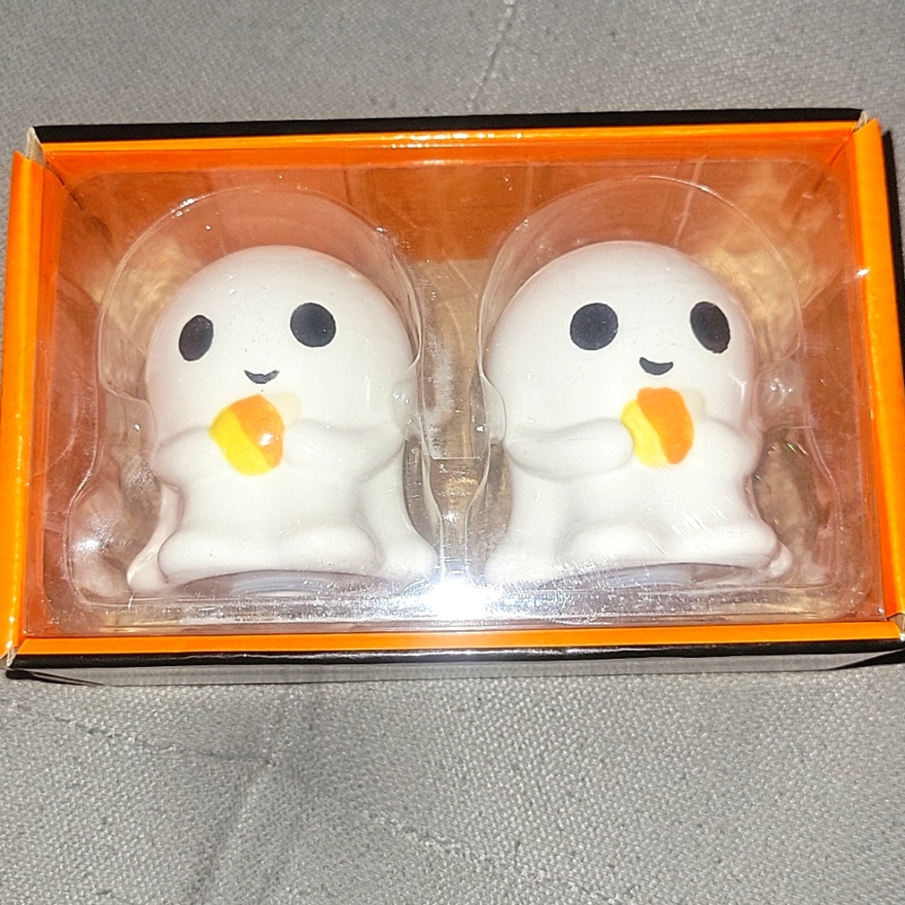 Halloween Ghost Salt and Pepper Shakers New 👻👻